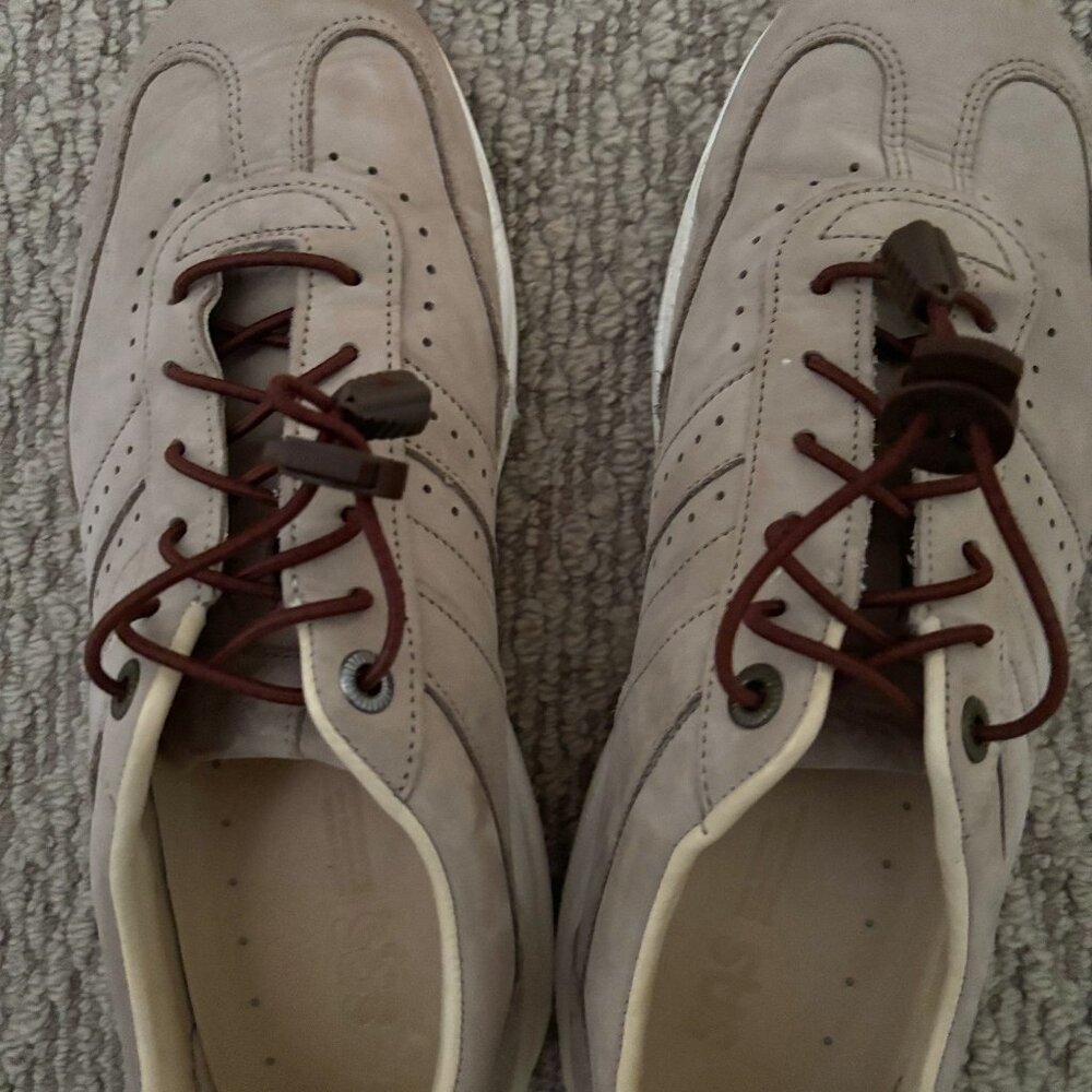 men's shoe